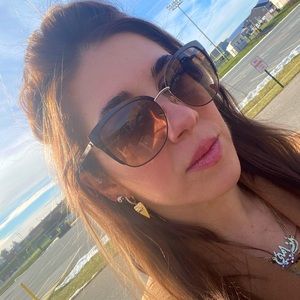 gently used Kate Spade sunnies ☀️